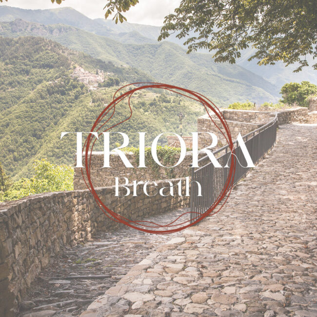 Triora Breath logo sur fond photo