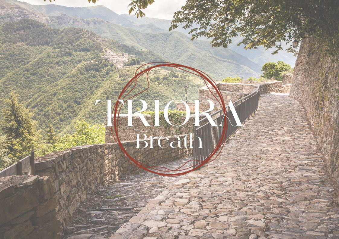 Triora Breath logo sur fond photo